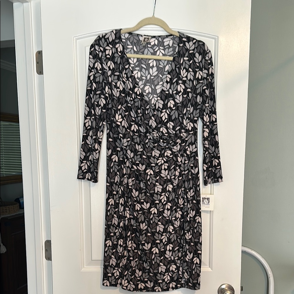 Anne Klein Black and White Sheath Dress V-Neck 3/4 Sleeve